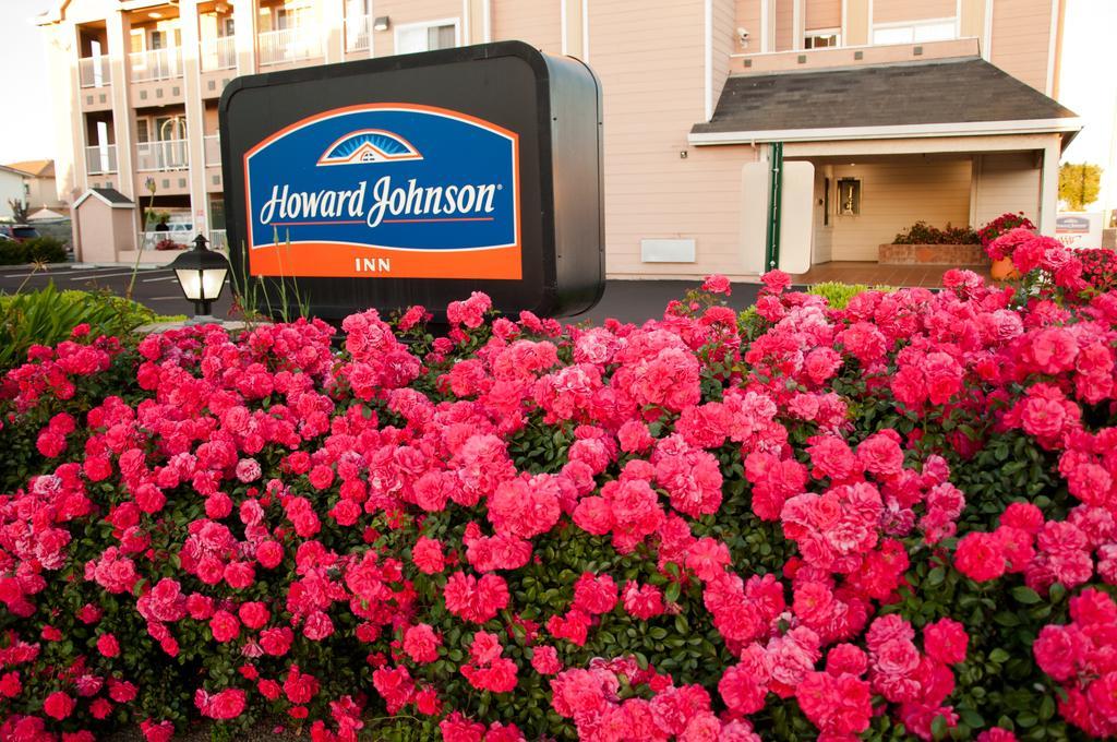 Howard Johnson By Wyndham Salinas Eksteriør billede